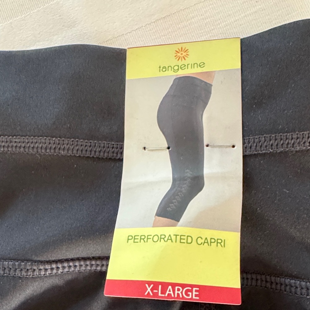 Tangerine Midnight Black Capri Leggings